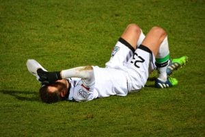 Should athletes continue to play after a concussion